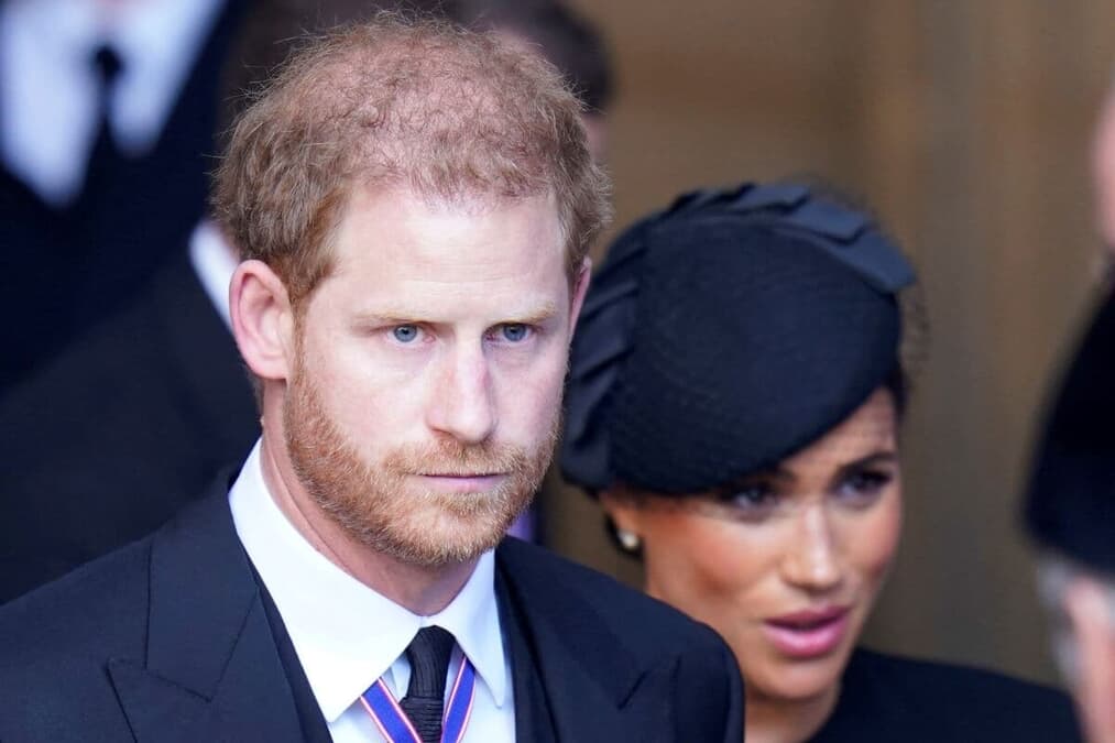 ヘンリー王子とメーガン妃、公開写真に表れた英王室への「露骨な対抗心」