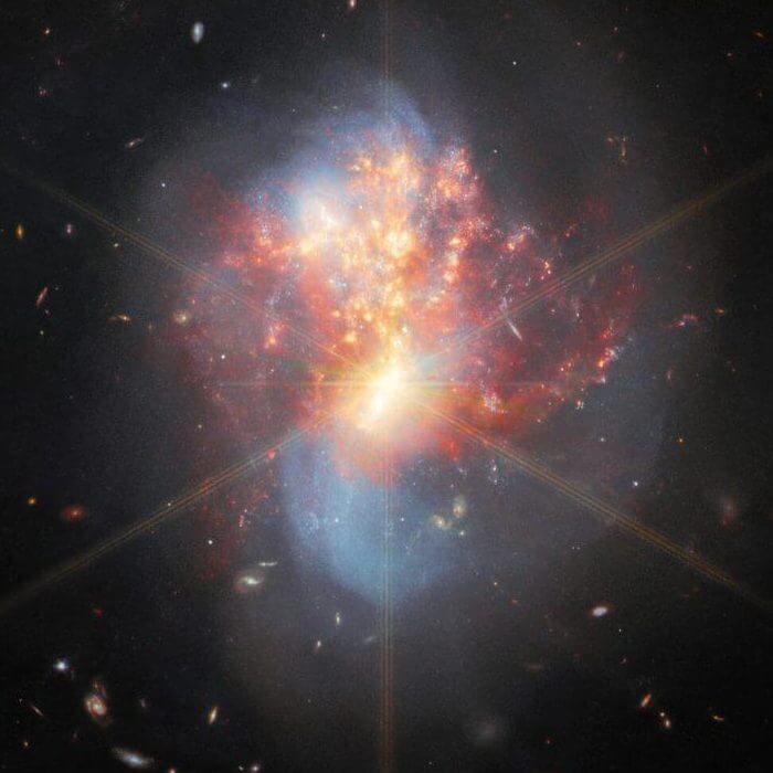 赤外線で明るく輝く銀河核。ウェッブ宇宙望遠鏡が撮影した相互作用銀河「IC 1623」