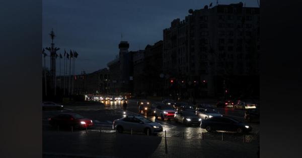 ウクライナ大統領、暗闇で演説　「抵抗の意思失わない」