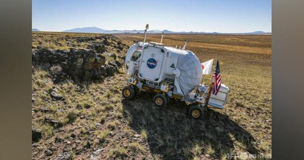 NASA「有人月面探査車」 アリゾナ砂漠で試験運転