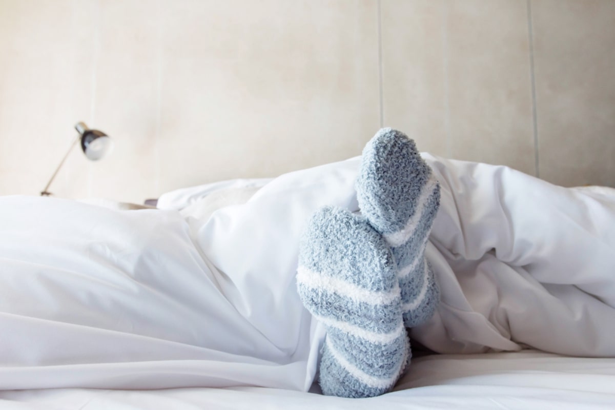 冬の睡眠、約6割の人が「朝起きられない」　他の季節より睡眠時間も長くなる傾向に　エマ・スリープ調べ