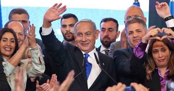 イスラエル総選挙、ネタニヤフ元首相が返り咲きへ　極右の支援受け