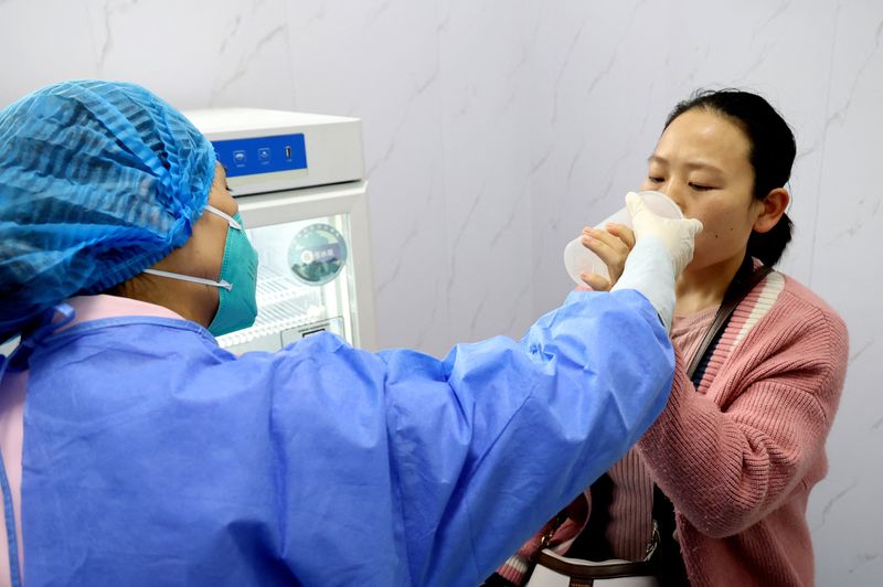 中国、コロナ新規感染者が半年ぶり高水準　厳格な抑制策堅持