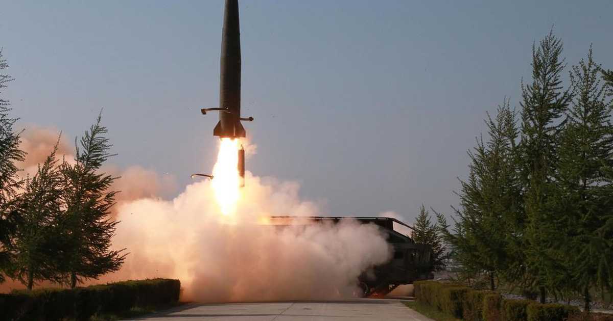 韓国、北朝鮮ミサイルの残骸回収　日本海落下