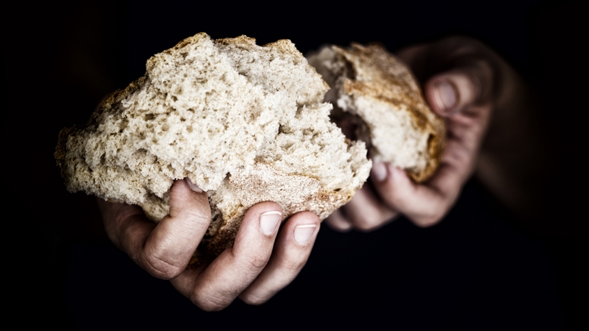 富裕層の多いドバイで「無料パン」提供、いったいナゼ？