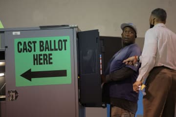 米中間選挙、投票開始　民主主義の針路問う、上院で激戦