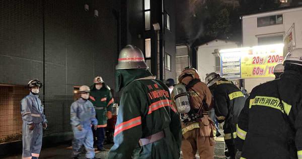 京急川崎駅近くの住宅で火事　全焼し女性死亡