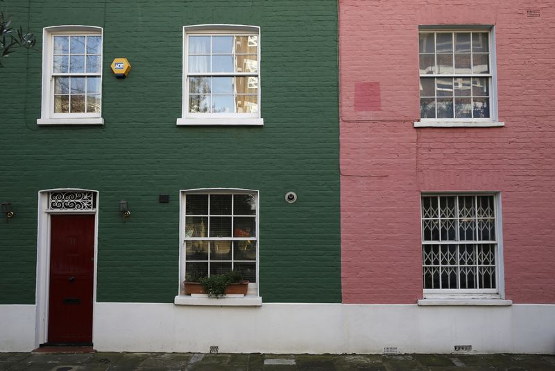 英住宅価格、2年強ぶりに下落　ローン金利上昇響く