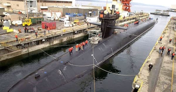 米原子力潜水艦ミシガンが寄港　うるま市のホワイトビーチ