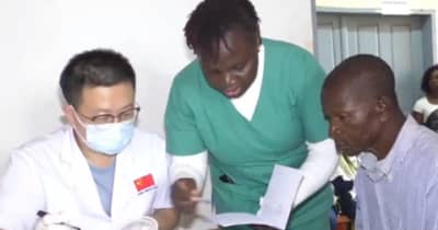 中国のカメルーン支援医療チーム、西部州で無料診療と寄贈活動