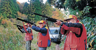 日の出とともに初撃ち　石川県内で狩猟解禁　クマ捕獲上限引き上げ