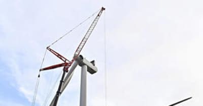 「風車ブレード」据え付け　建設中の福島・吾妻高原風力発電所