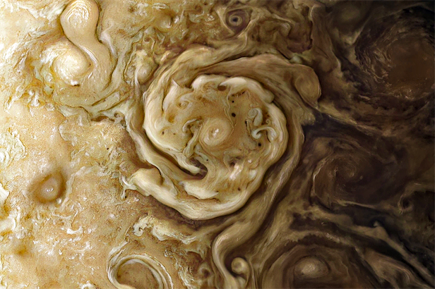 NASA探査機ジュノーから送られてきた巨大な「木星」の美しい画像
