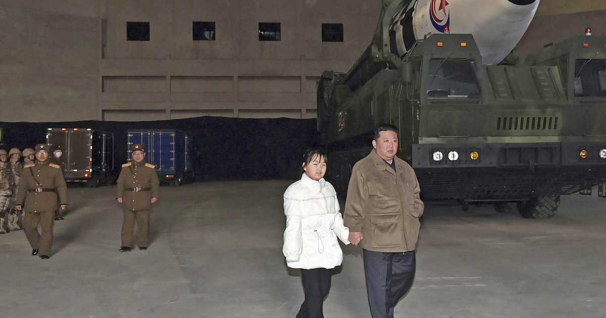 北朝鮮、新型ＩＣＢＭ「火星１７」成功と報道　金正恩氏が子供連れ現地指導