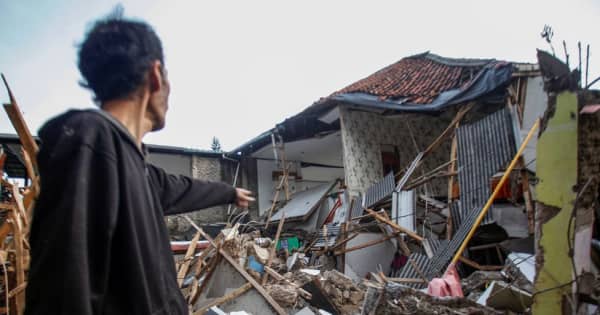 インドネシア・ジャワ島で地震、死者268人に　多くの子供が学校で犠牲に