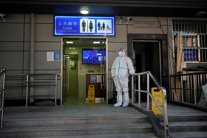 中国コロナ感染者増加、北京は公園など閉鎖　各地で大規模検査再開