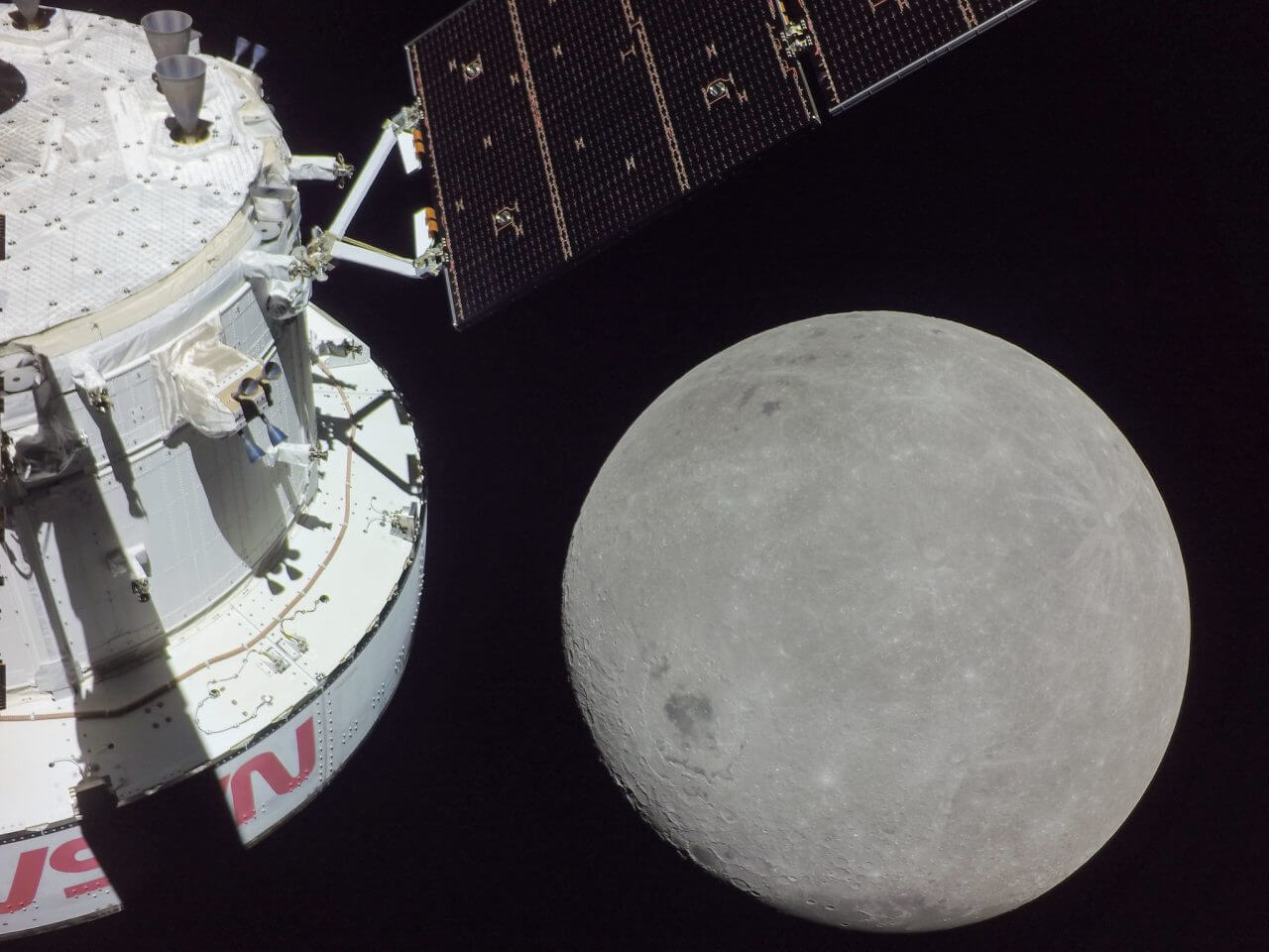 NASA新型宇宙船オリオンが月の裏側を通過　アルテミス1ミッション続報