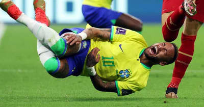 V候補ブラジルに打撃、ネイマールが右足首負傷　チーム医師「24～48時間待つ必要」