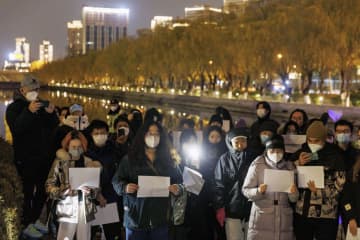 中国抗議行動、全土に拡大　「ゼロコロナ」我慢限界