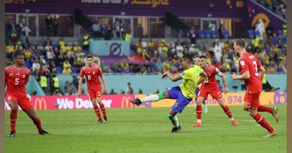 サッカー＝ブラジルが決勝トーナメント進出、カゼミロ決勝点