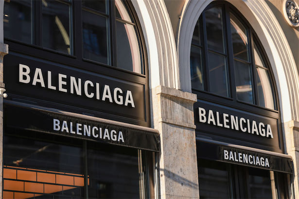 バレンシアガの「謝罪」が反映する現代の高級ブランド特有のリスク