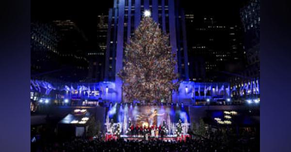 米ニューヨークで巨大ツリー点灯　クリスマスシーズンの到来告げる
