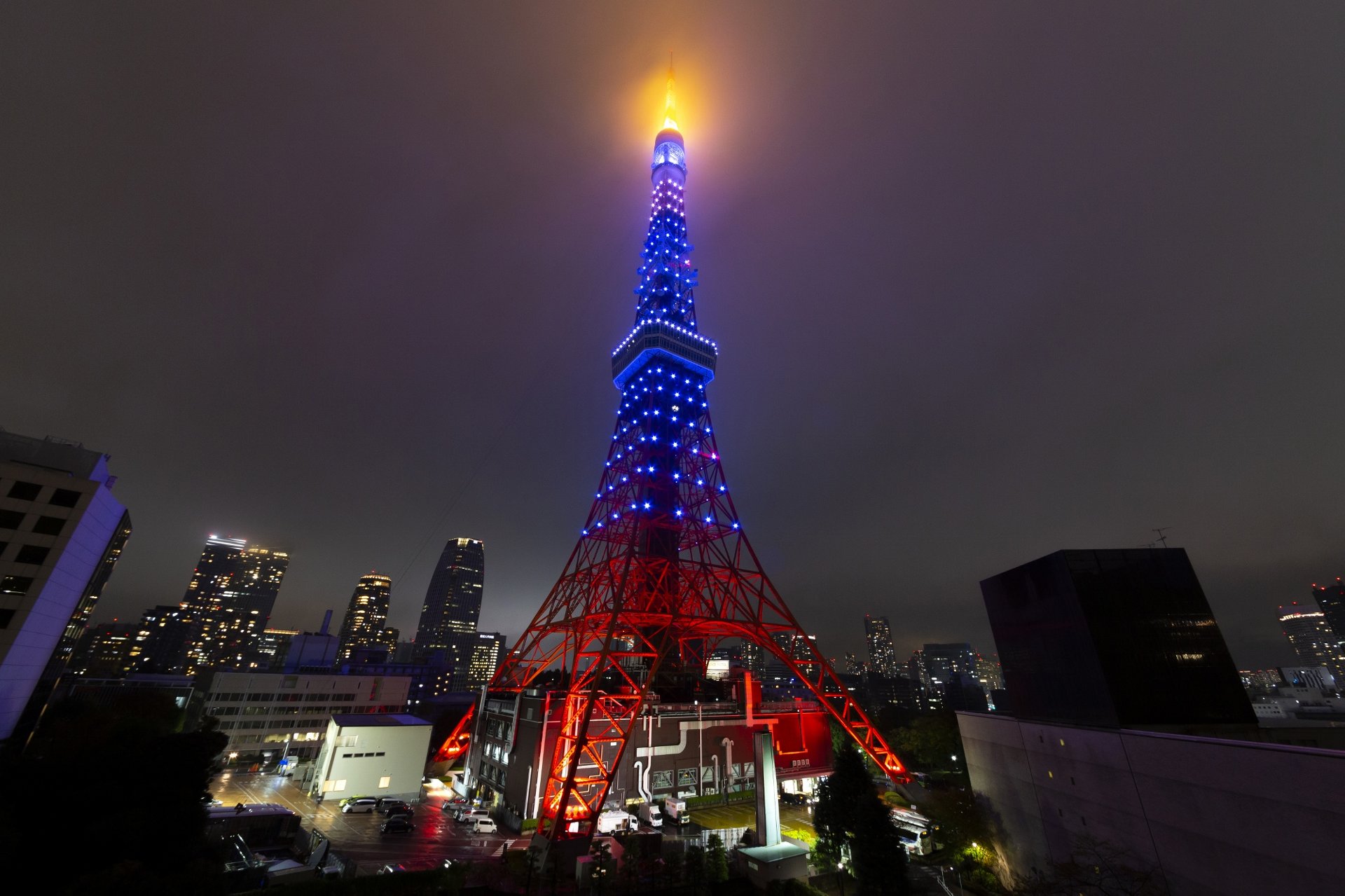 東京タワー、2日夜もサムライブルーに点灯　Ｗ杯スペイン戦の勝利祝い
