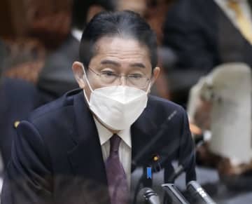 首相、杉田政務官の更迭拒否　「能力持った人物」と反論