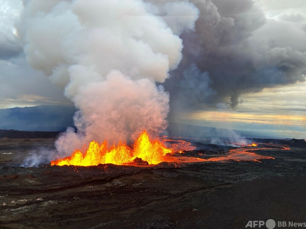 ハワイ・マウナロア火山で噴火続く 住民への脅威なし