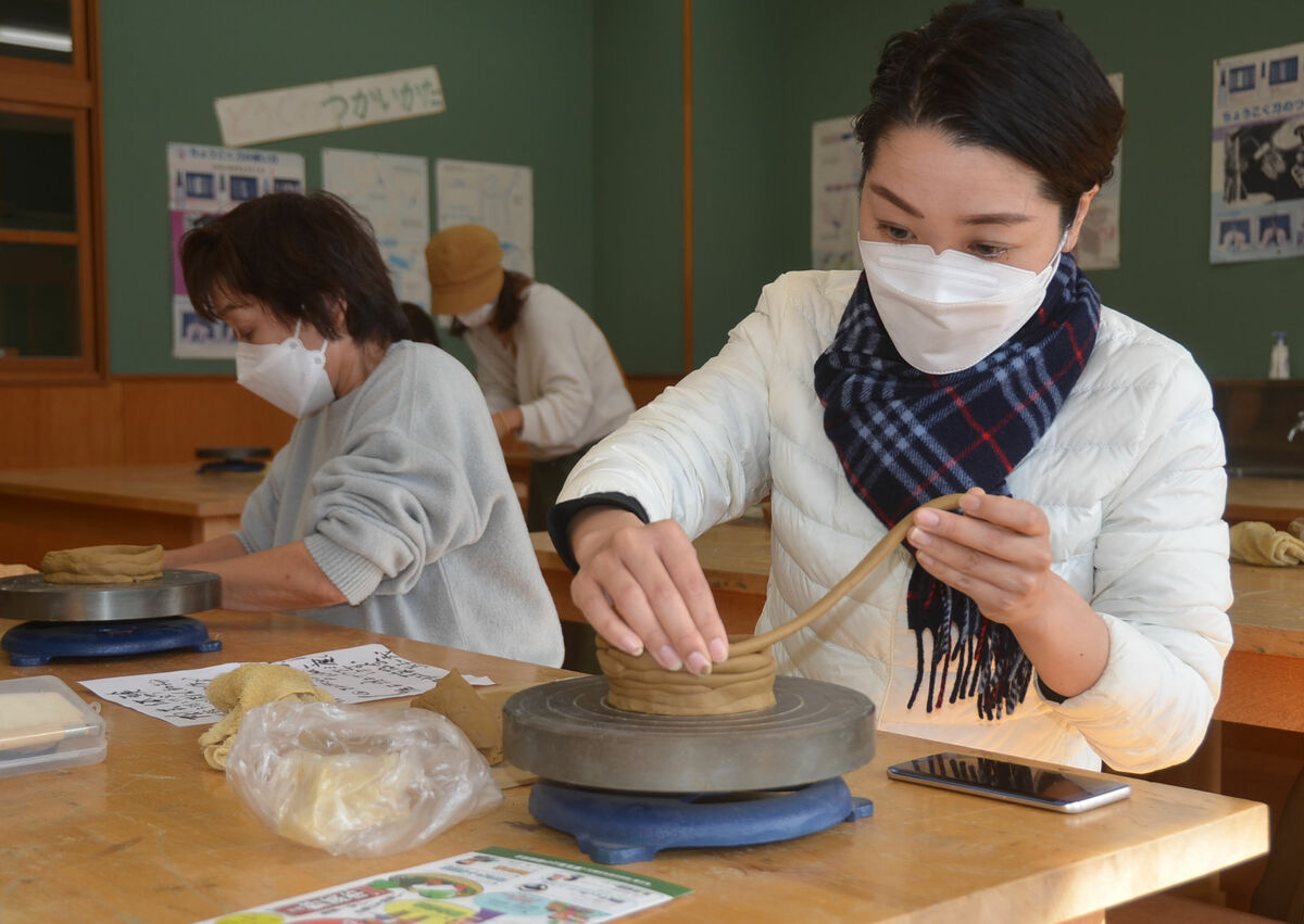 和太鼓や陶芸、催し多彩に　京都・南丹、旧摩気小学校で「文化祭」