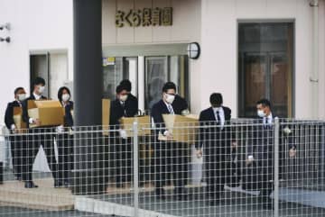 暴行容疑で保育士3人逮捕　静岡県警、園を家宅捜索