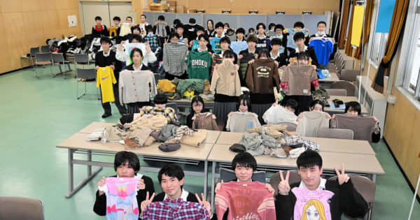 不要の衣料を難民に　東北生文大高生が梱包作業　「ユニクロ」のファストリと提携、世界へ