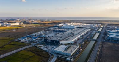 テスラ上海工場、11月の納車10万台超　月間記録を更新