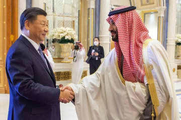 中国、アラブ「新たな段階」　米にらみサウジで首脳会議