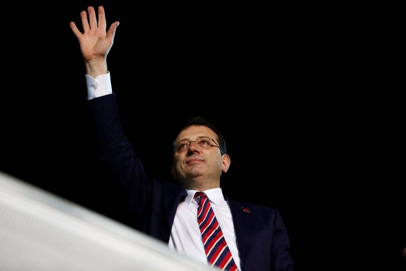 トルコ、イスタンブール市長に禁錮刑　大統領選の有力候補