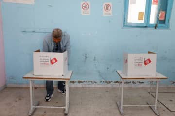 チュニジア議会選、投票率8％　反対派投票拒否、大統領に打撃
