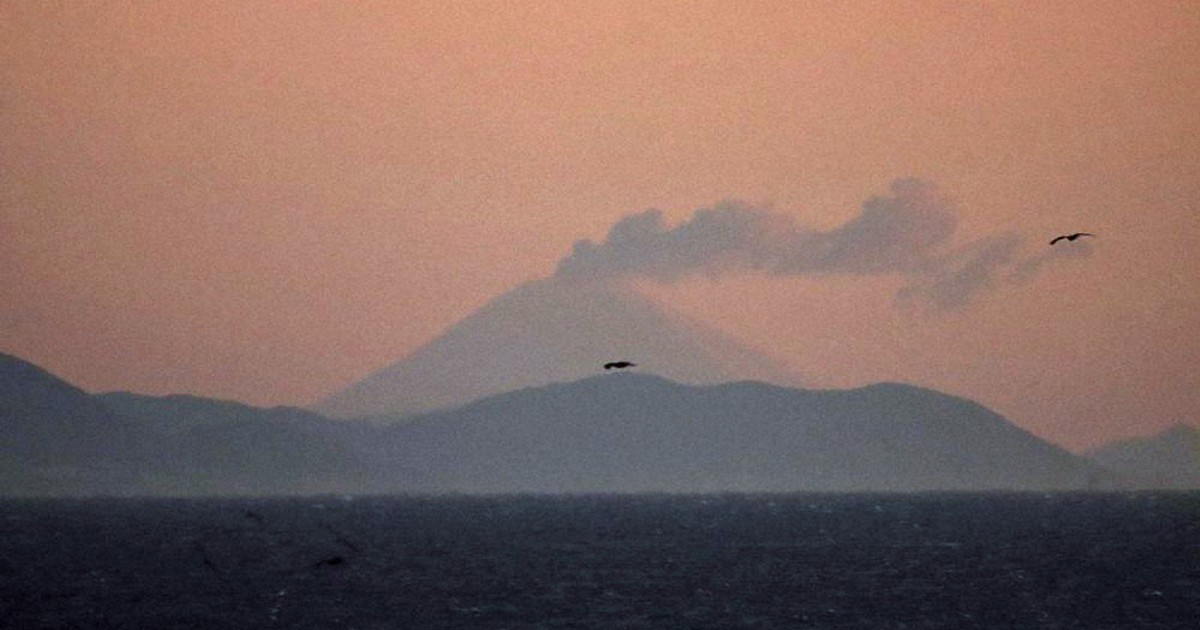 富士山が噴火？　アマチュアカメラマンが「決定的瞬間」撮影
