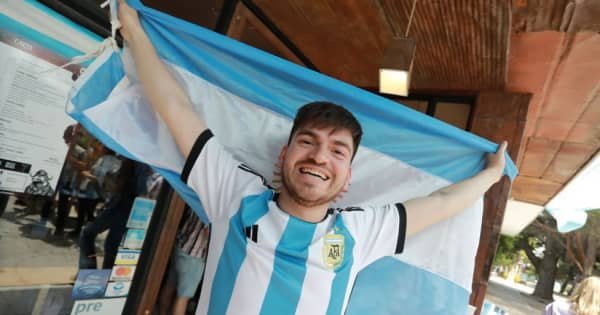 【2022年サッカーW杯】 高揚感に包まれたアルゼンチンとフランスの悲嘆、決勝後のファンの反応
