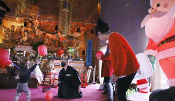 お寺で仏様とクリスマス、仙台　子どもたちがダンス