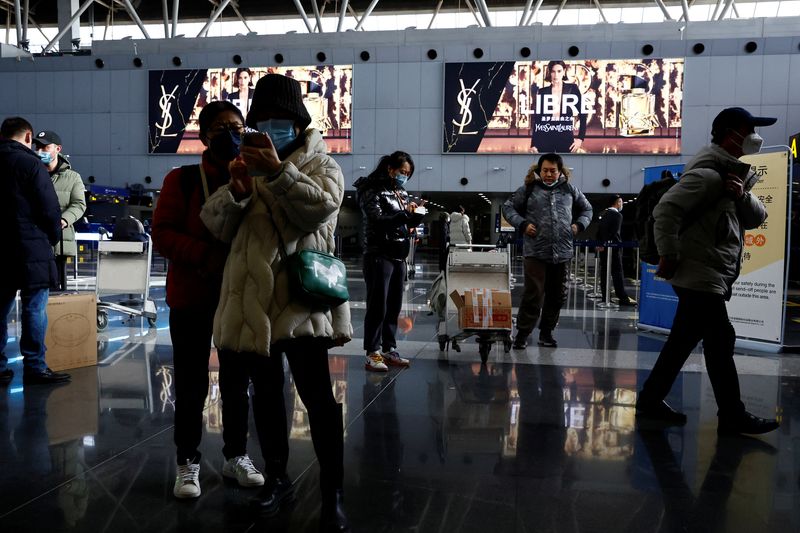 中国の入国制限緩和、海外旅行サイトの検索が急増