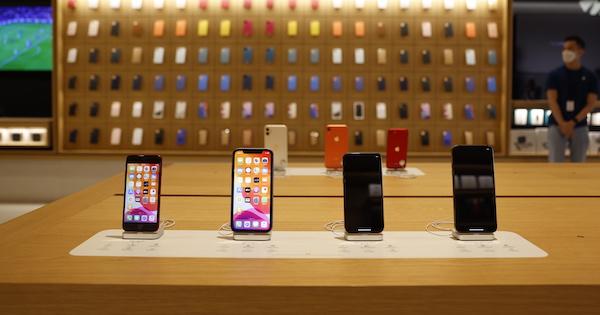 アップル株が21年６月以来の安値で終了、iPhone供給懸念続く