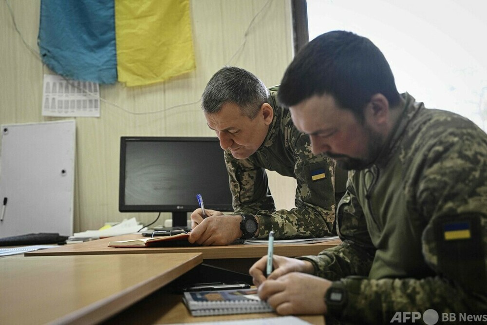 「英語」を戦争の武器に 学習に励むウクライナ兵