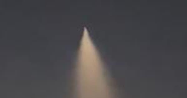 「上空に謎の飛翔体」「変な光!」SNSに投稿相次ぐ　国内各地で目撃情報
