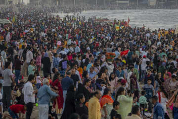 インド、今年は人口世界一に　14億人超、中国抜く