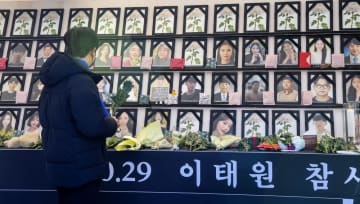 韓国雑踏事故、犠牲者159人に　負傷後の自殺も因果関係