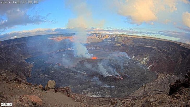 ハワイのキラウエア火山が噴火、警戒レベル引き上げ