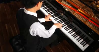 ピアニストはなぜ両手をバラバラに動かせるのか？　「両手でピアノを弾くコツ」を徹底解説【榎政則の音楽のドアをノックしよう♪】