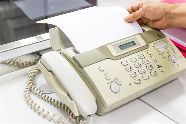 英国でついにFAX廃止決定、電話会社の対応義務を撤廃 (Forbes JAPAN)