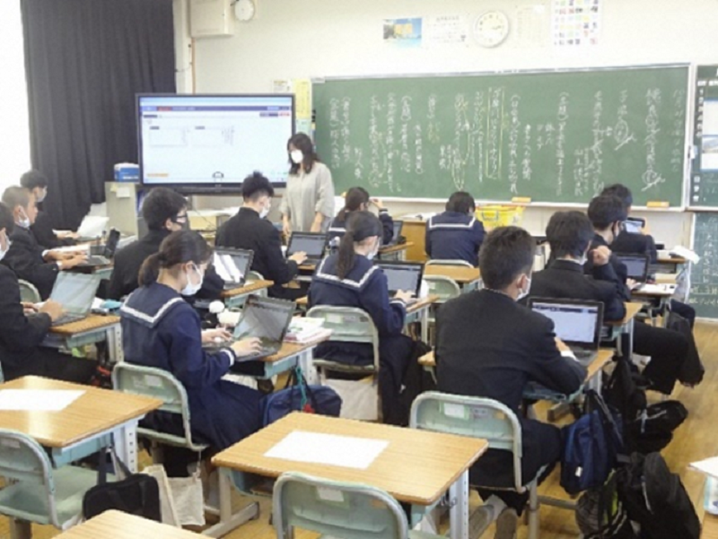 スマートスクール推進モデル校・加古川中、授業でのICT活用率が全国平均の2倍に。地域BWAも活用