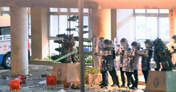 沖縄署襲撃を主導か 22歳の組員逮捕　少年に人集めを指示　失明高校生と面識なし